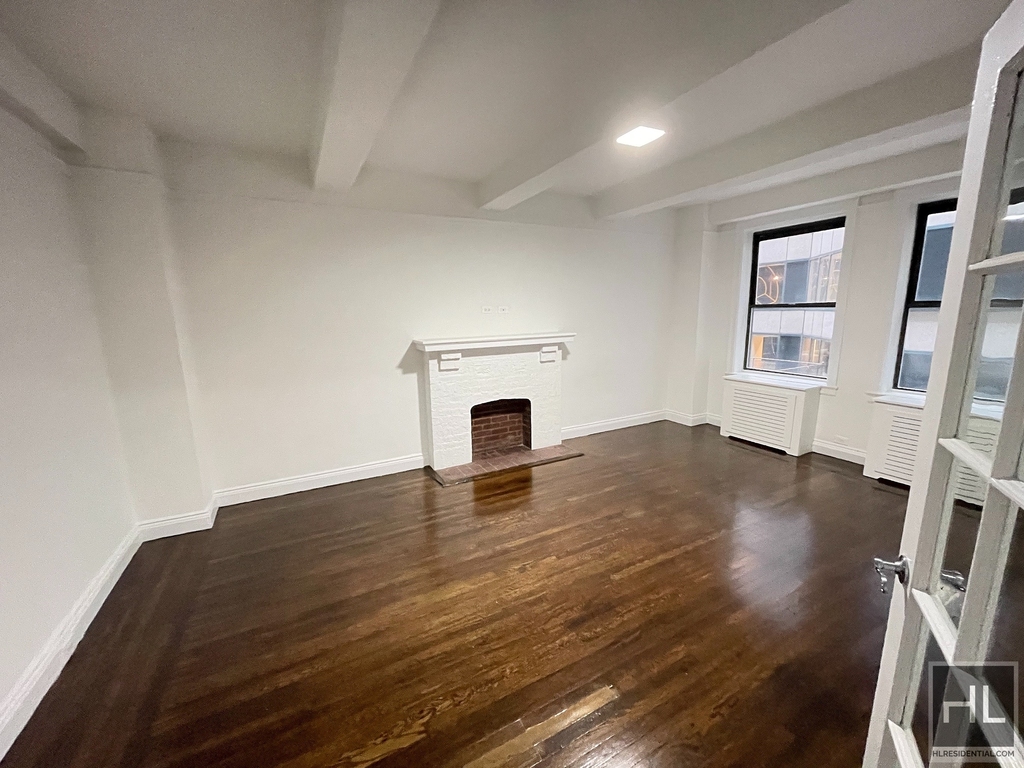 West 55 Street - Photo 4
