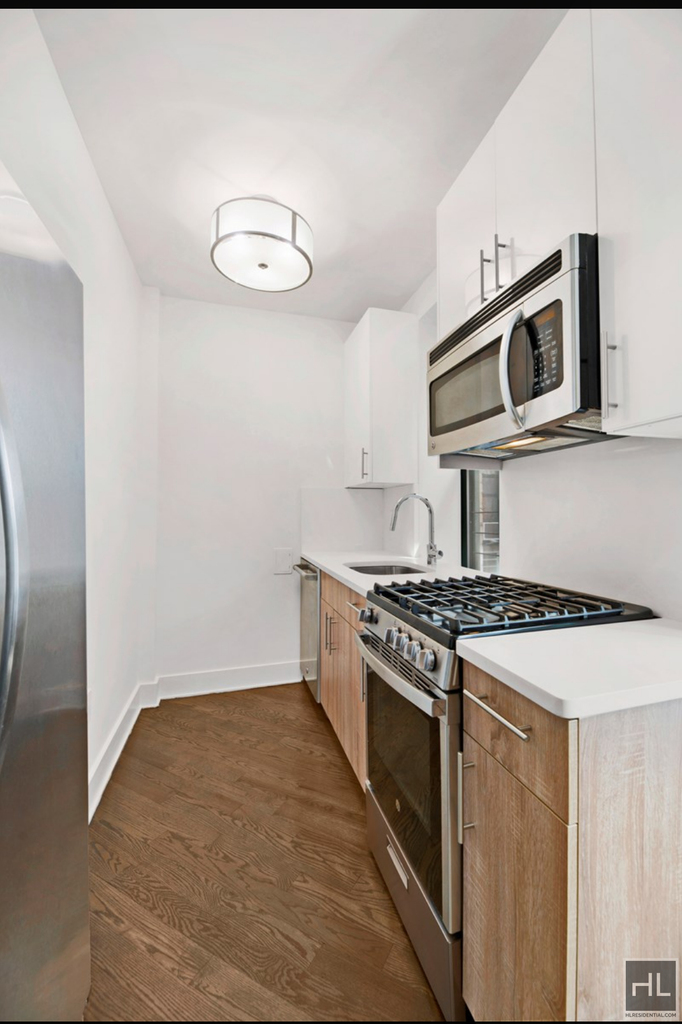 East 70 Street - Photo 5