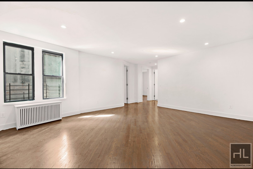 East 70 Street - Photo 2