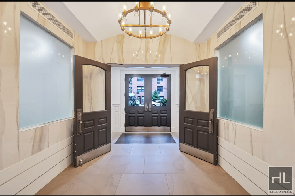 East 70 Street - Photo 8