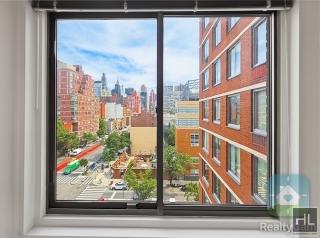 2nd Avenue - Photo 6
