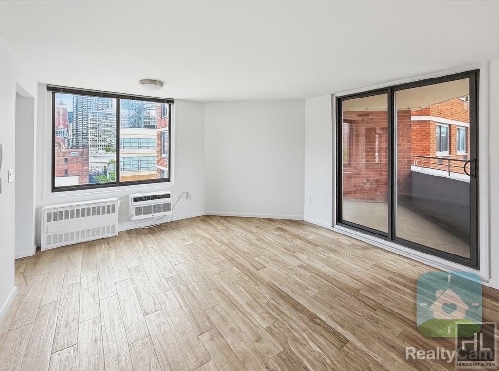 2nd Avenue - Photo 4