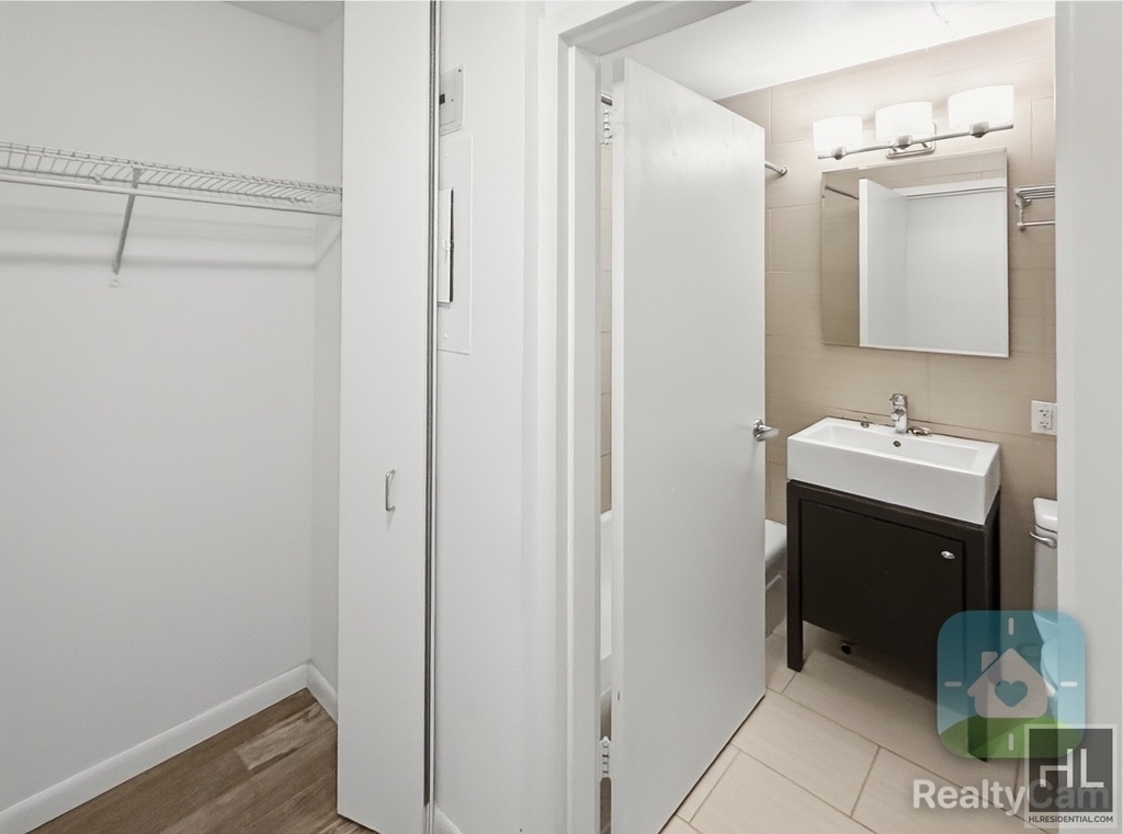 2nd Avenue - Photo 3