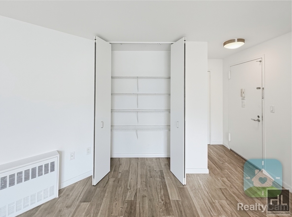 2nd Avenue - Photo 5