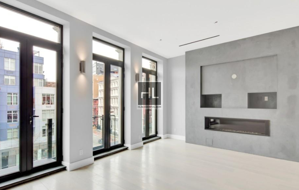 Bowery - Photo 1