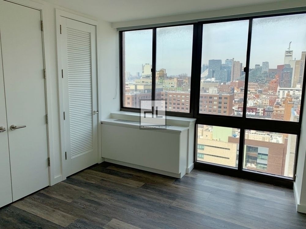 West 43 Street - Photo 2