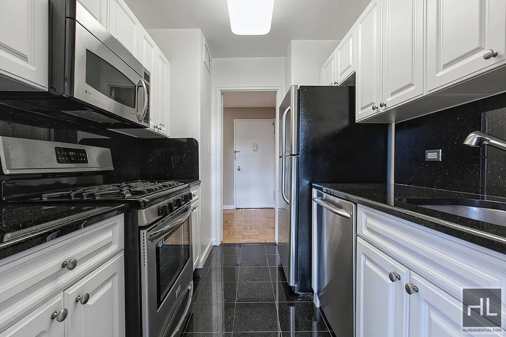 East 86th Street - Photo 0