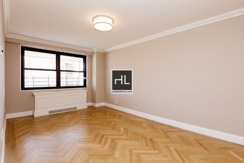 East 86th Street - Photo 2