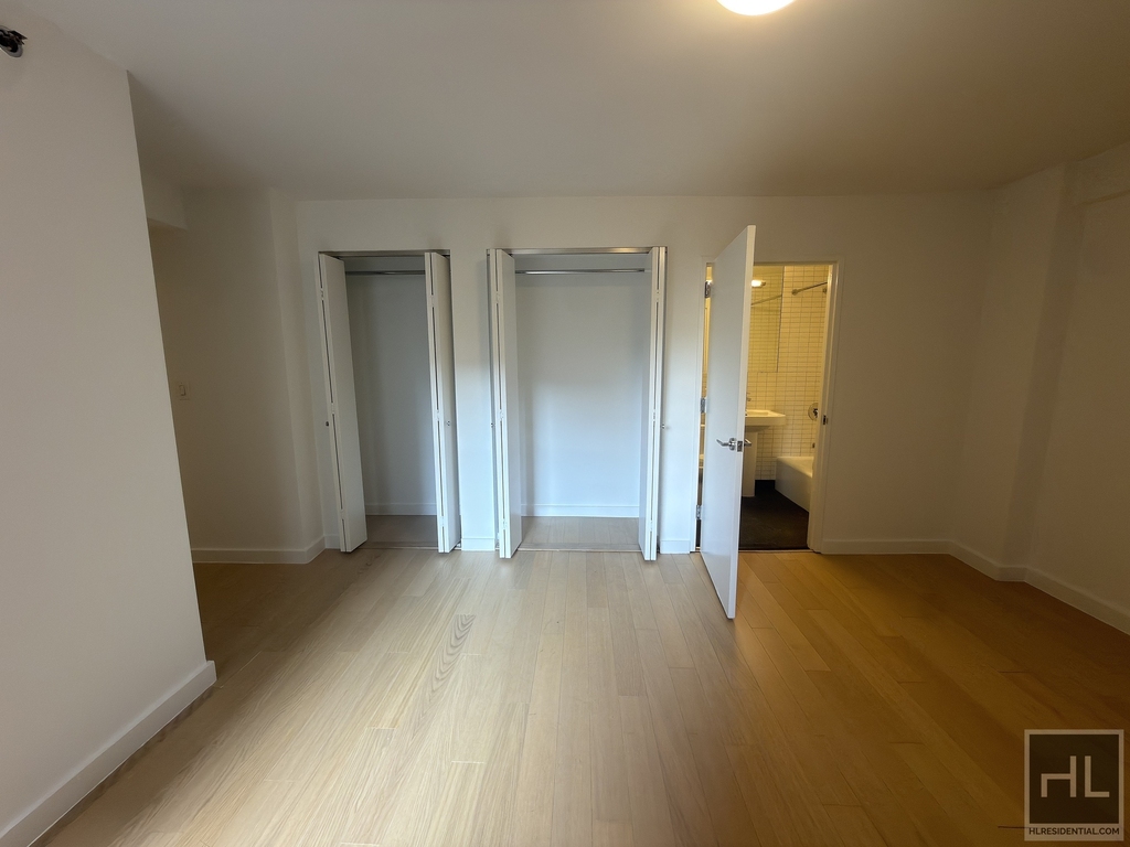 East 39th Street - Photo 8