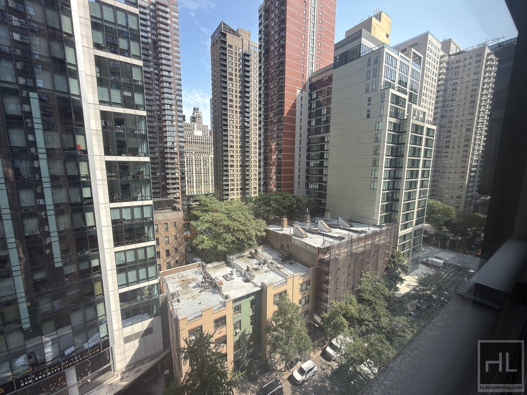 East 39th Street - Photo 7