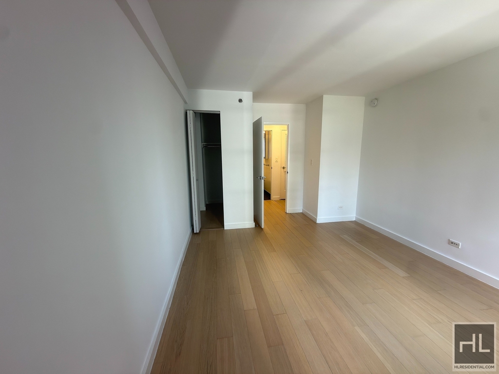 East 39th Street - Photo 4