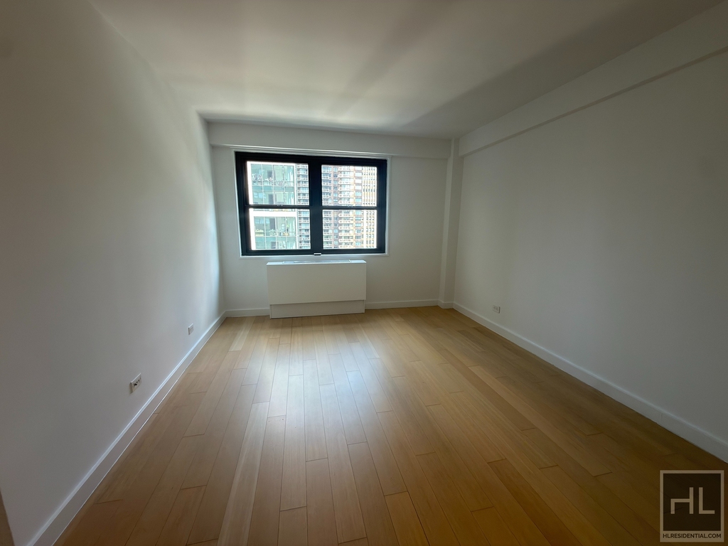 East 39th Street - Photo 3