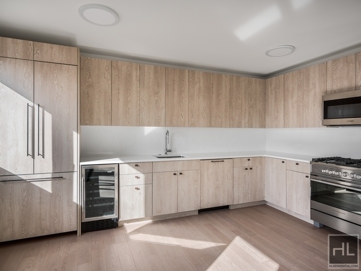 East 72nd Street - Photo 0