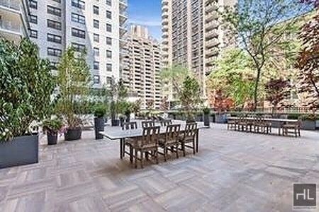 East 86th Street - Photo 1