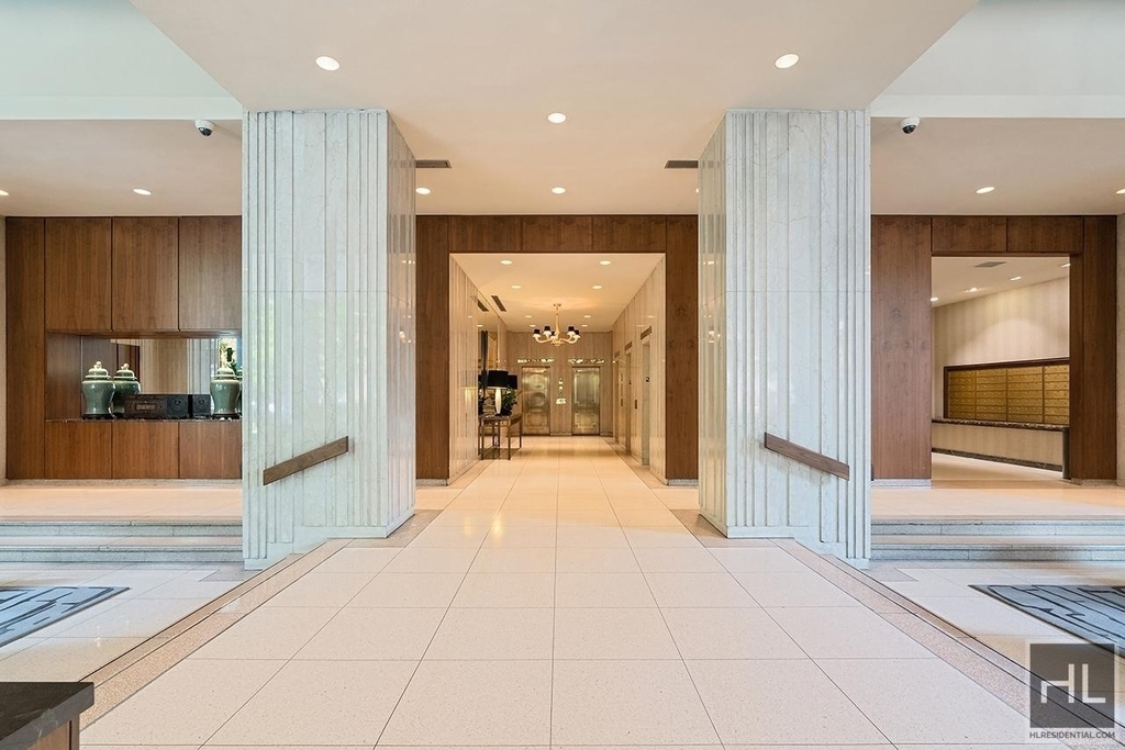 East 56th Street - Photo 7
