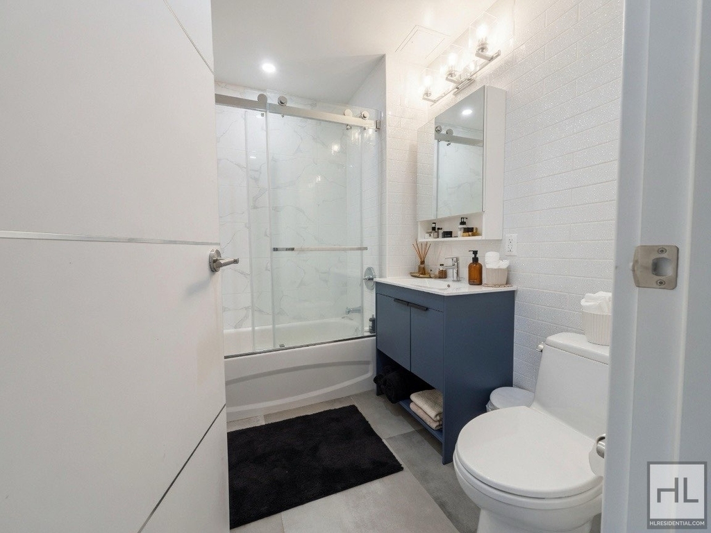 Northern Boulevard - Photo 12