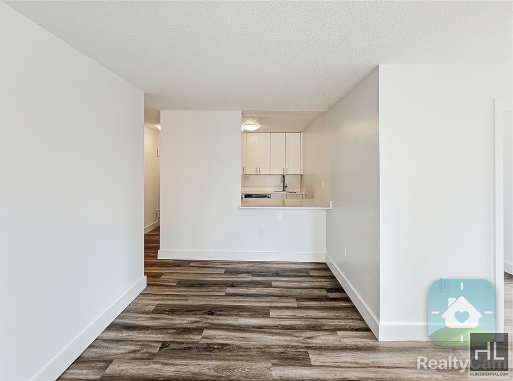 2nd Avenue - Photo 1