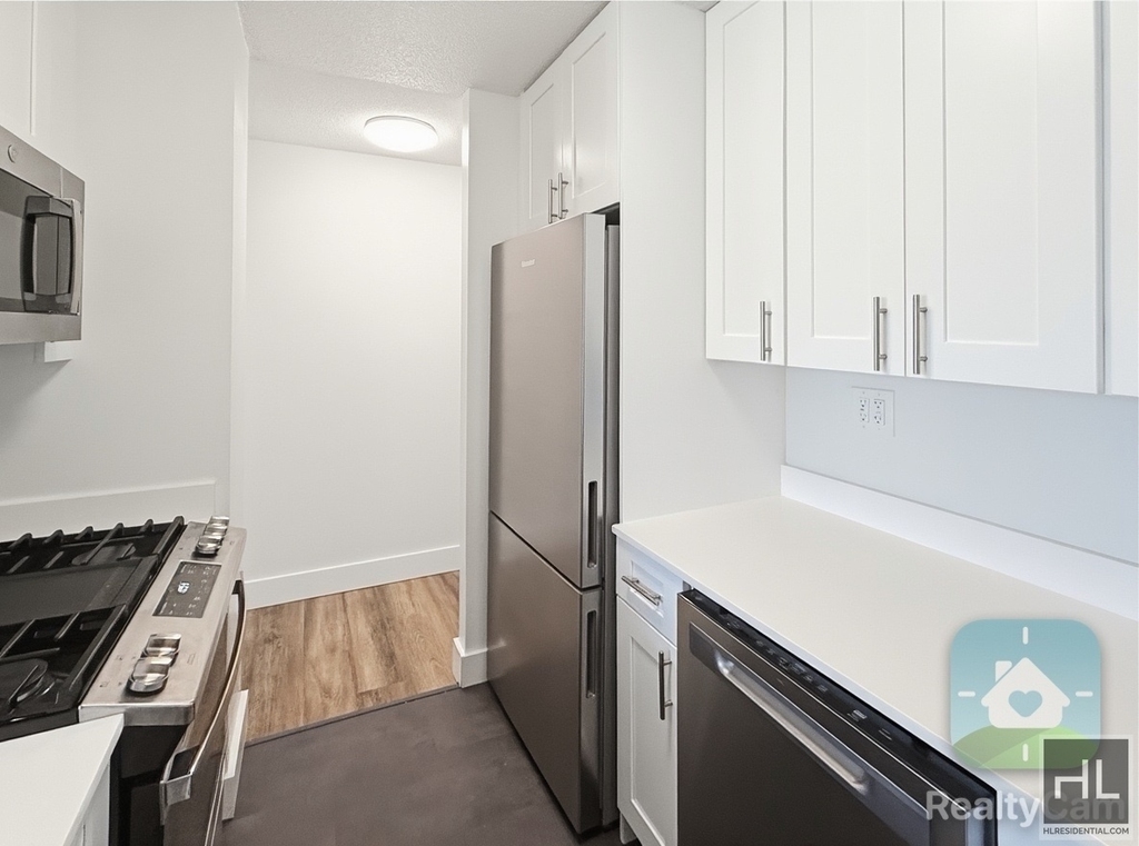 2nd Avenue - Photo 4