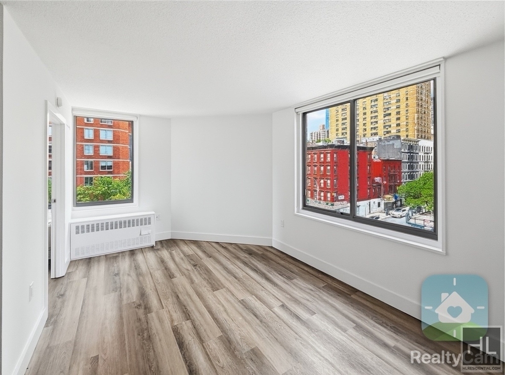 2nd Avenue - Photo 2