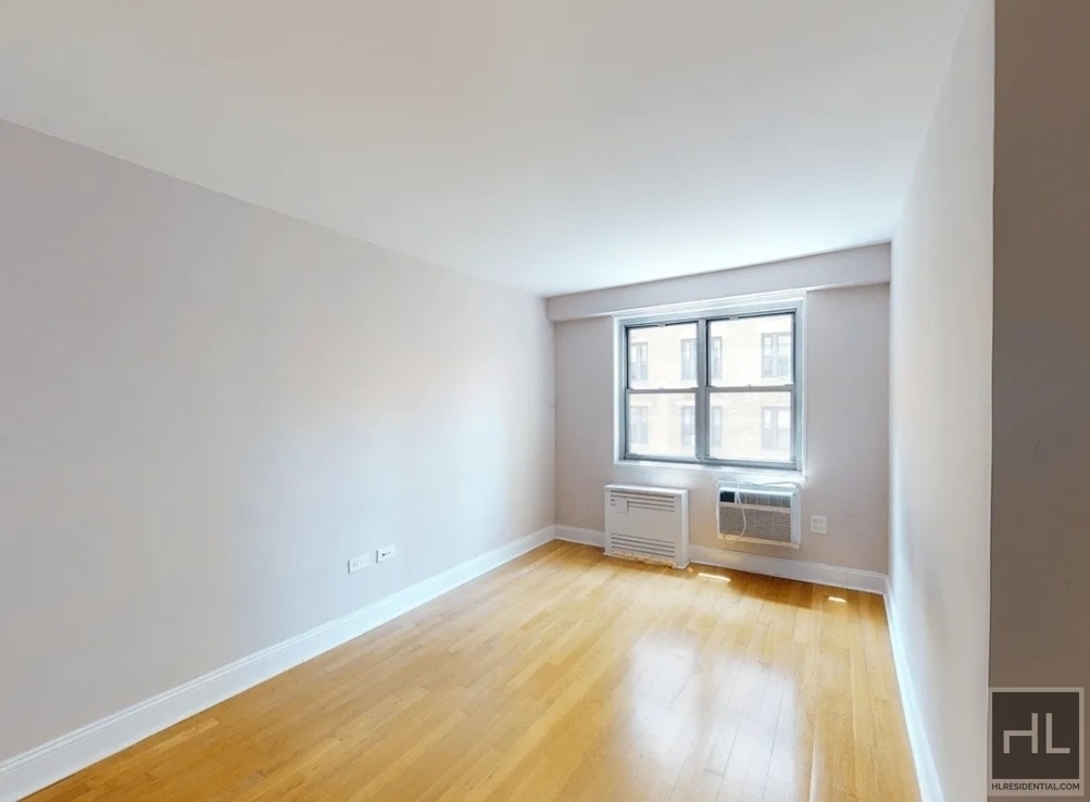 West 97th Street - Photo 4