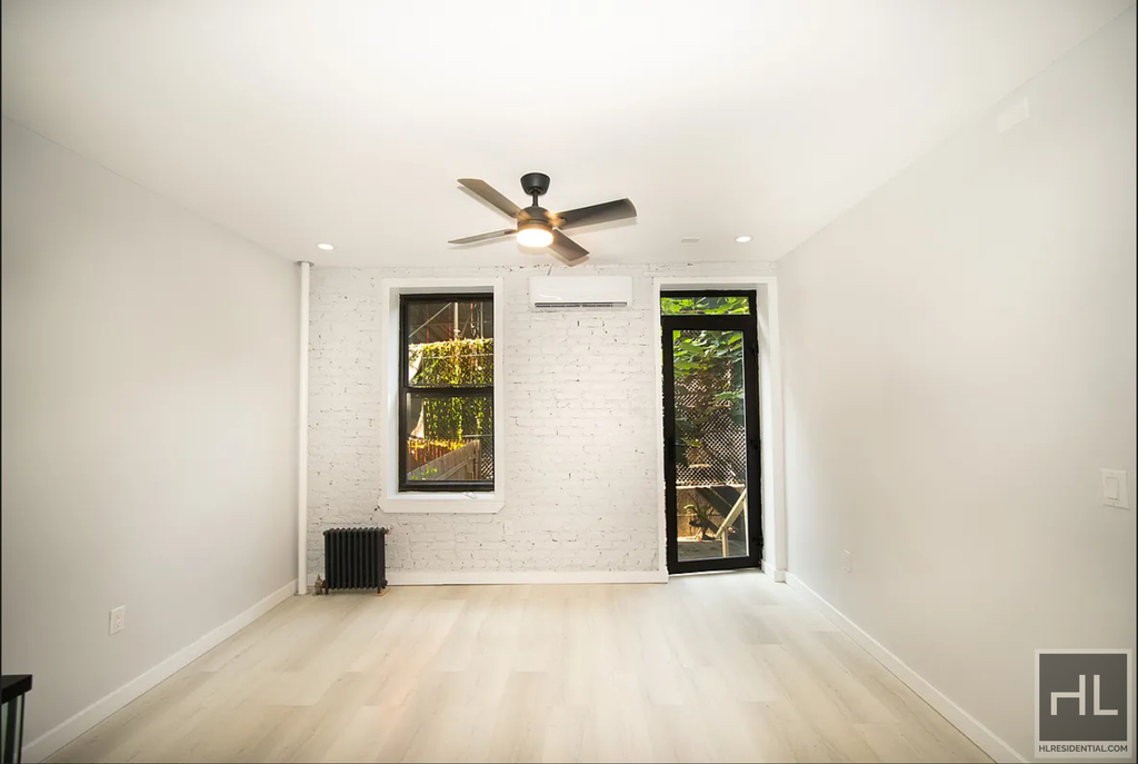 Stanton Street - Photo 1