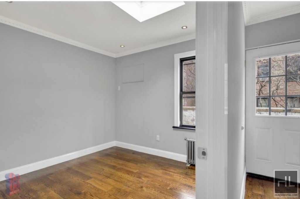 East 26 Street - Photo 6