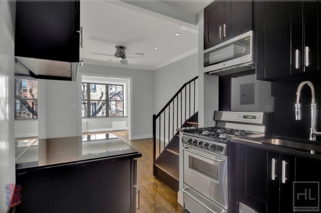East 26 Street - Photo 2