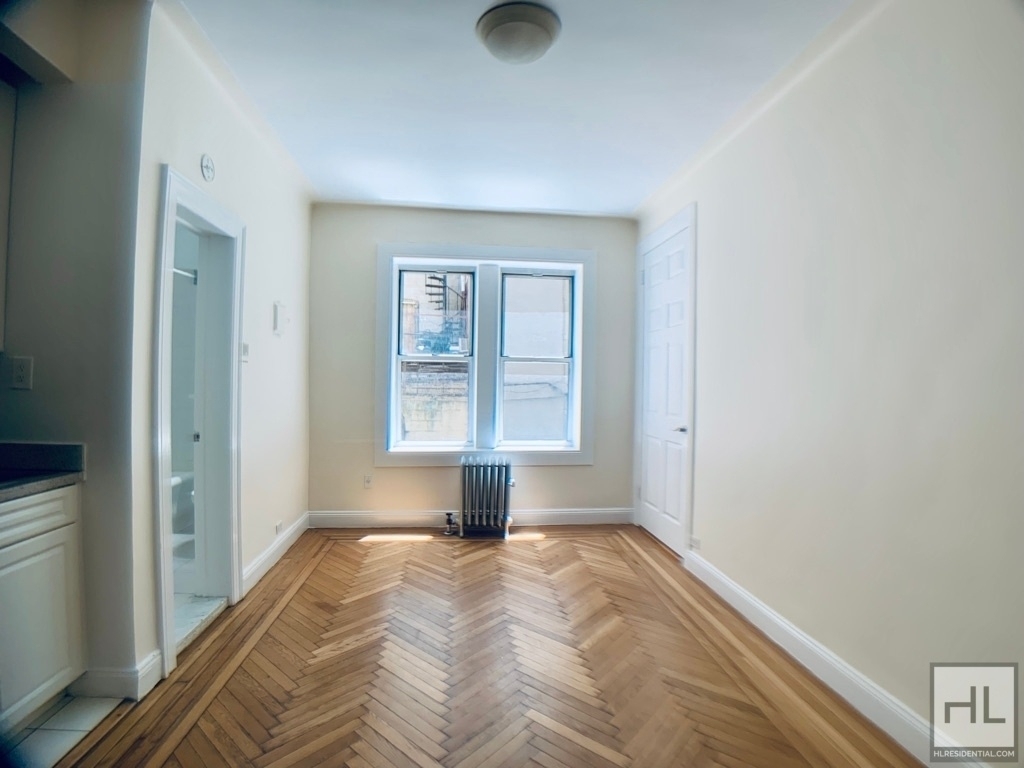 West 13 Street - Photo 2