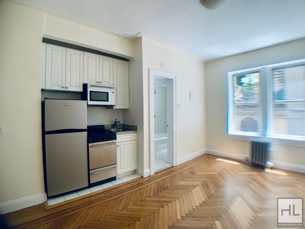 West 13 Street - Photo 0