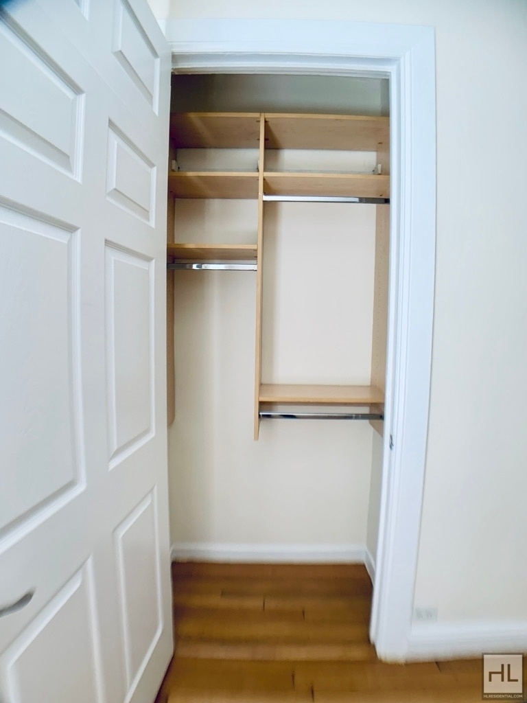 West 13 Street - Photo 4