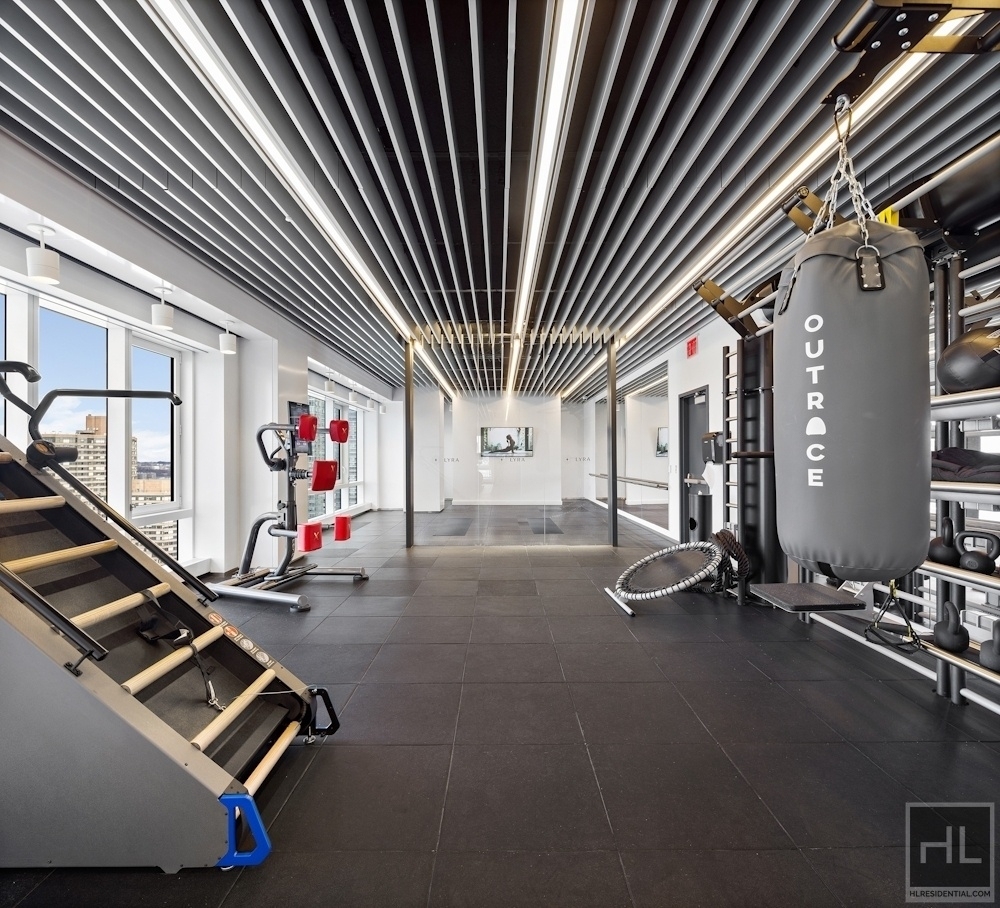 W 38th Street - Photo 8