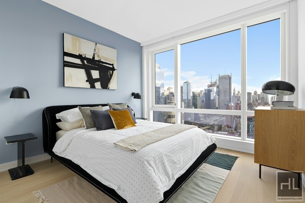 W 38th Street - Photo 3