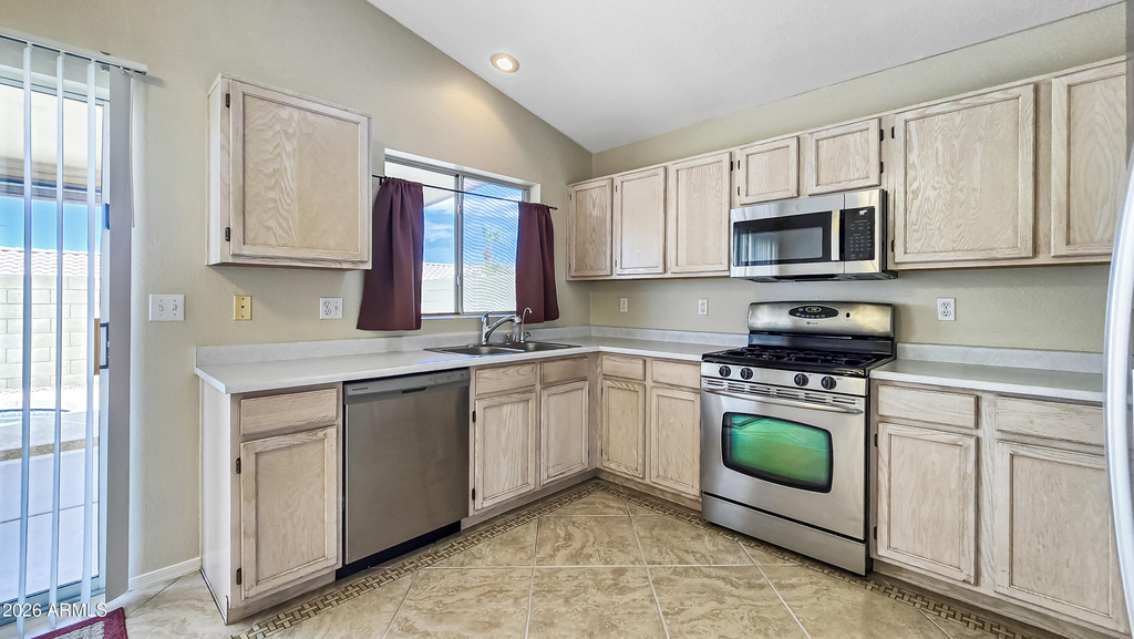 11224 W Alice Avenue - Photo 5