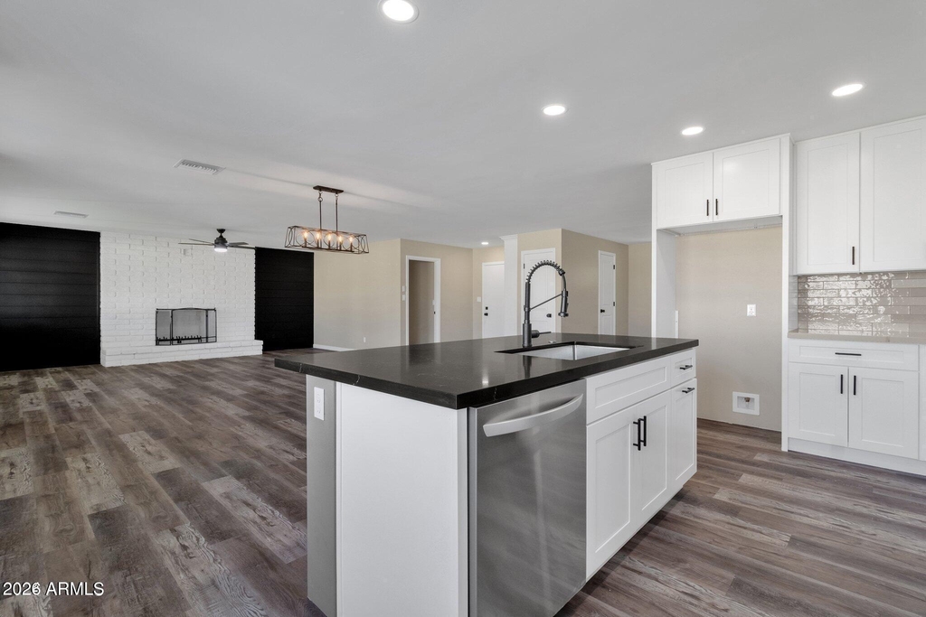 1134 E Loyola Drive - Photo 11