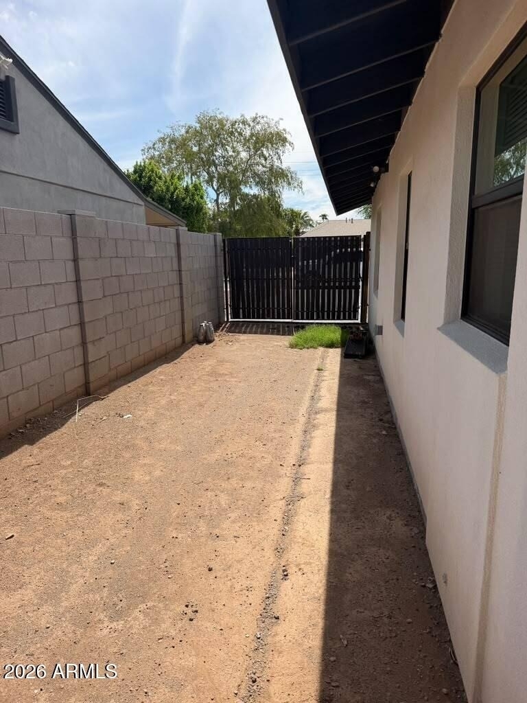 330 E Whitton Avenue - Photo 16