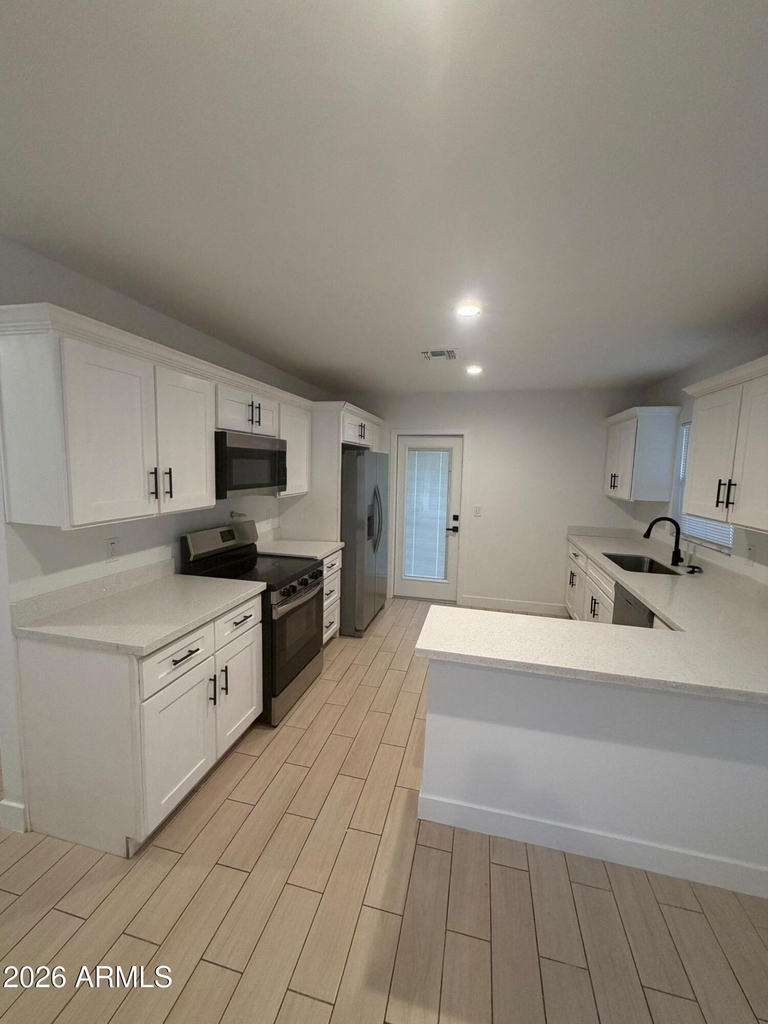 330 E Whitton Avenue - Photo 1