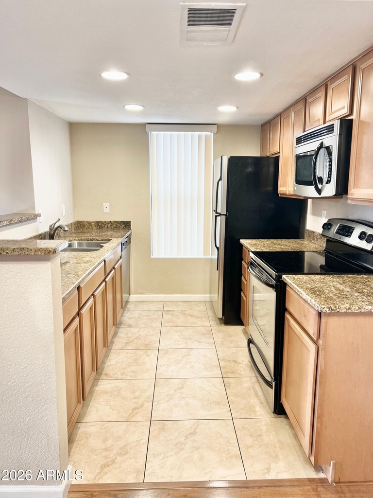 1125 E Broadway Road - Photo 3