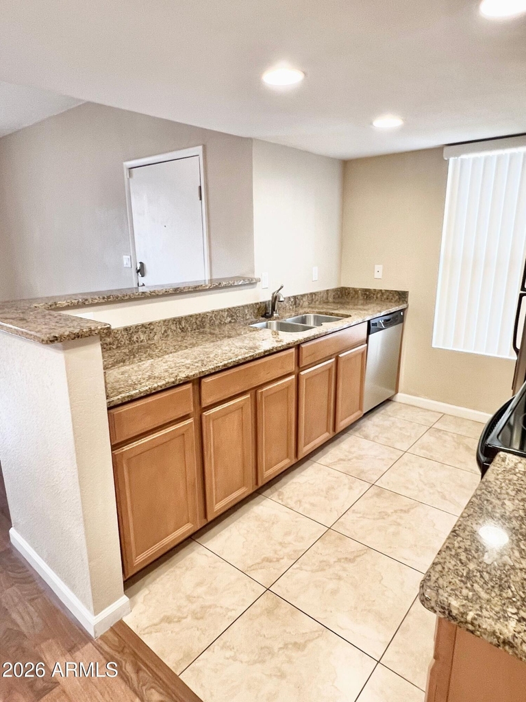 1125 E Broadway Road - Photo 16