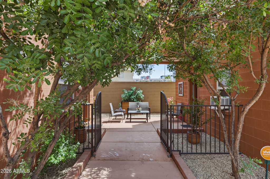 641 S Roosevelt Street - Photo 2