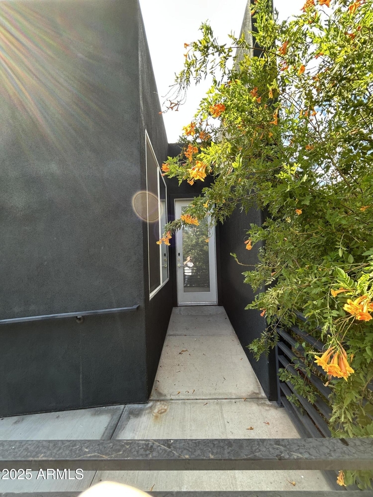 526 W Culver Street - Photo 3