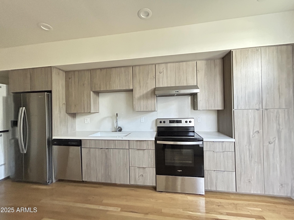 526 W Culver Street - Photo 6