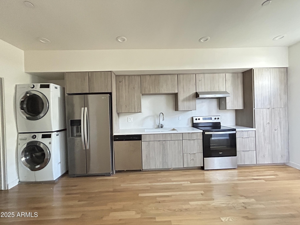 526 W Culver Street - Photo 5