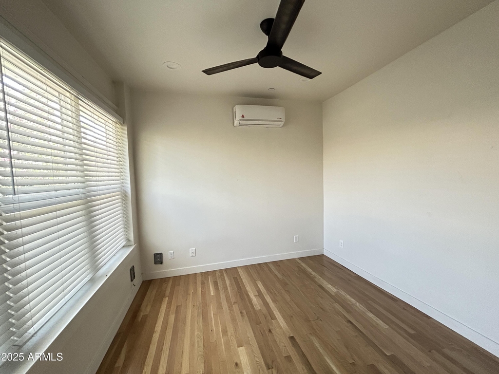 526 W Culver Street - Photo 8