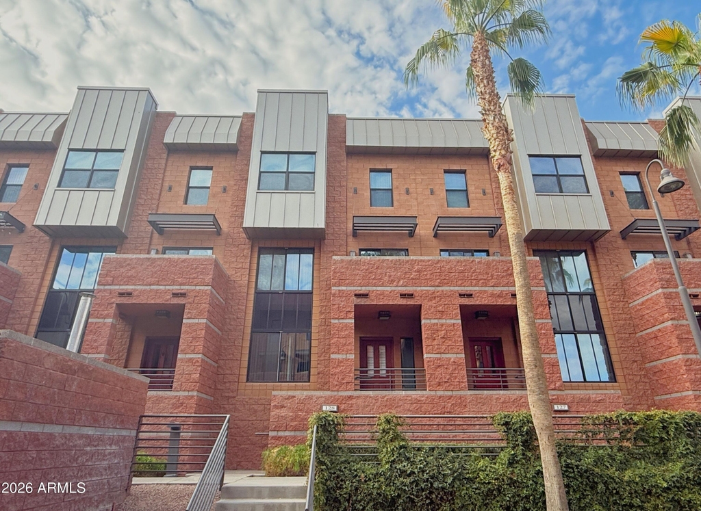 330 S Farmer Avenue - Photo 0