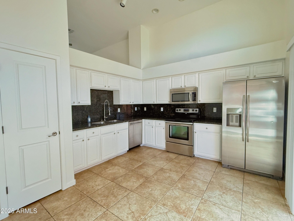 330 S Farmer Avenue - Photo 7