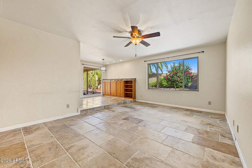 15037 N 8th Way - Photo 4