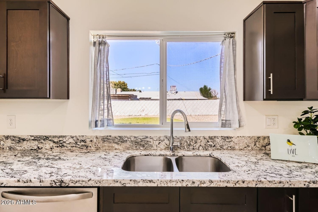 800 W Howe Street - Photo 16