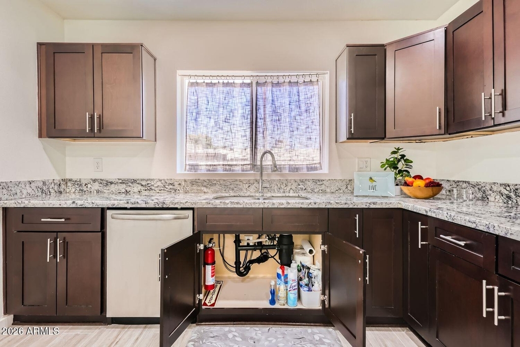 800 W Howe Street - Photo 18