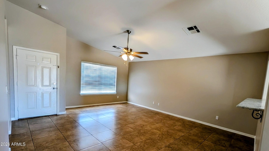 2536 E Mcarthur Drive - Photo 3