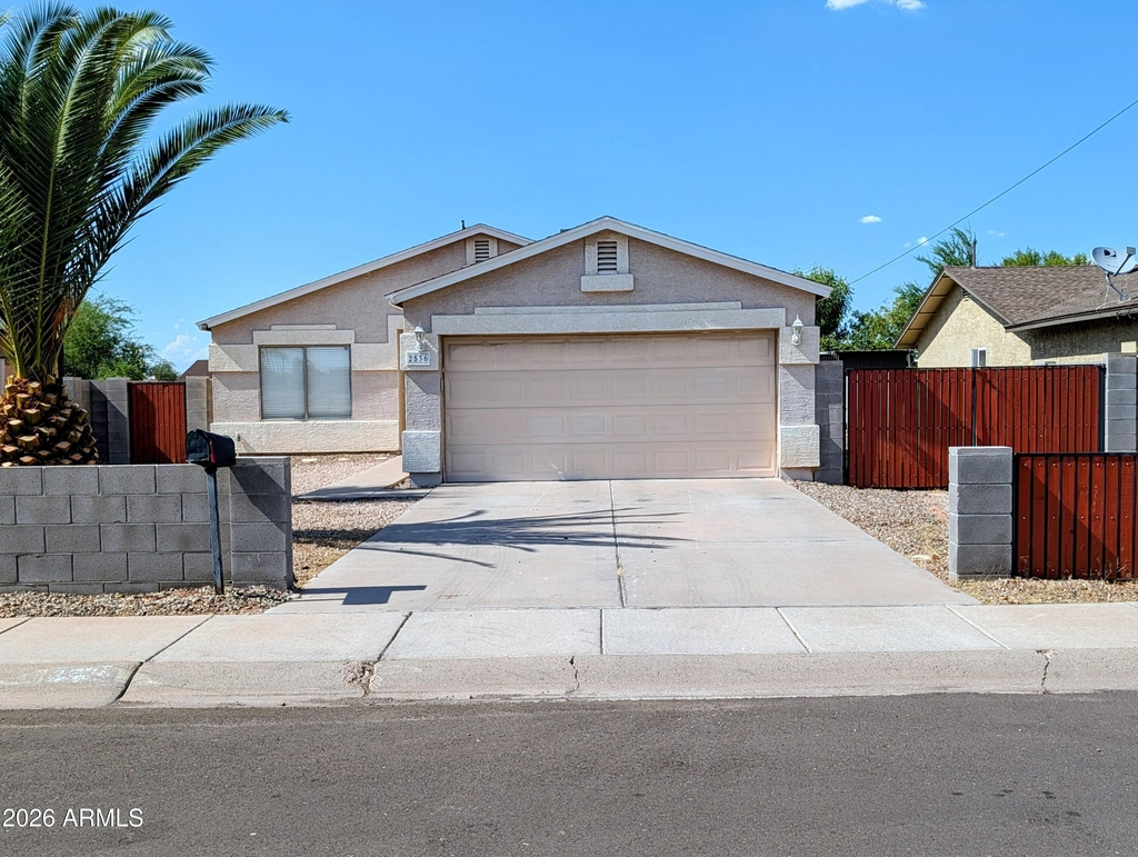 2536 E Mcarthur Drive - Photo 0